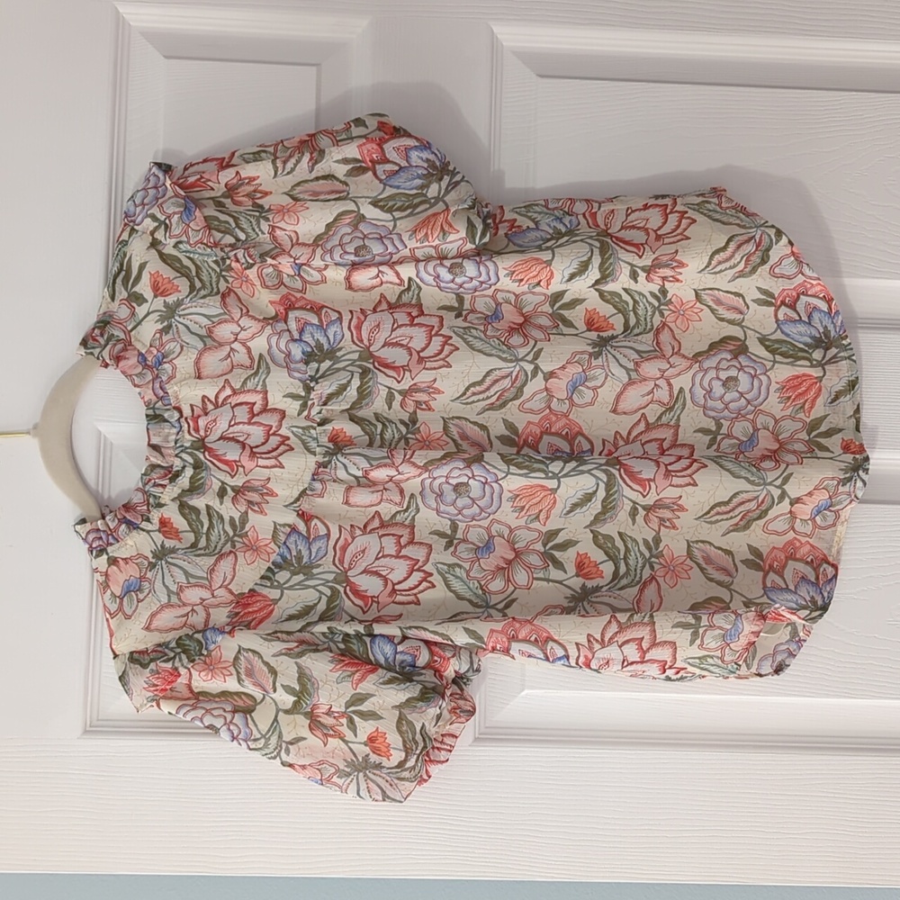 Loft floral blouse size xsmall like new condition never worn